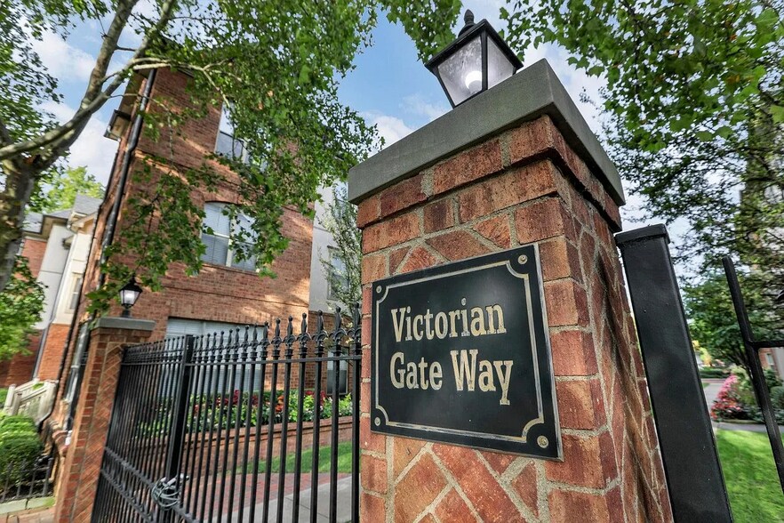 Building Photo - 52 Victorian Gate Way