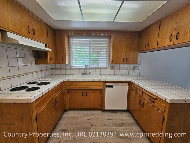 Building Photo - Spacious 3-Bedroom 2-Bathroom Home in Mary Lake Subdivision Available Now!