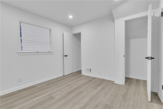 Building Photo - 3296 Columbia Woods Dr