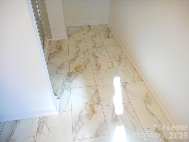 Building Photo - 2723 Yeager Dr NW