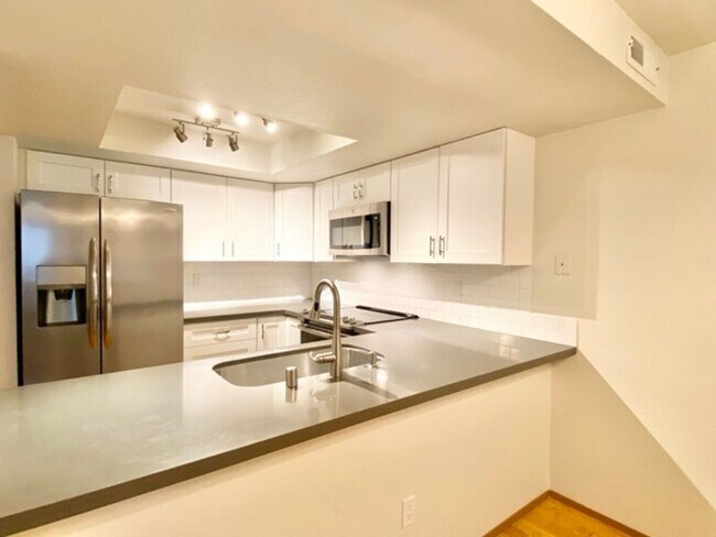 Building Photo - Quaint 2BR 1.5BA Condo in the Vineyards