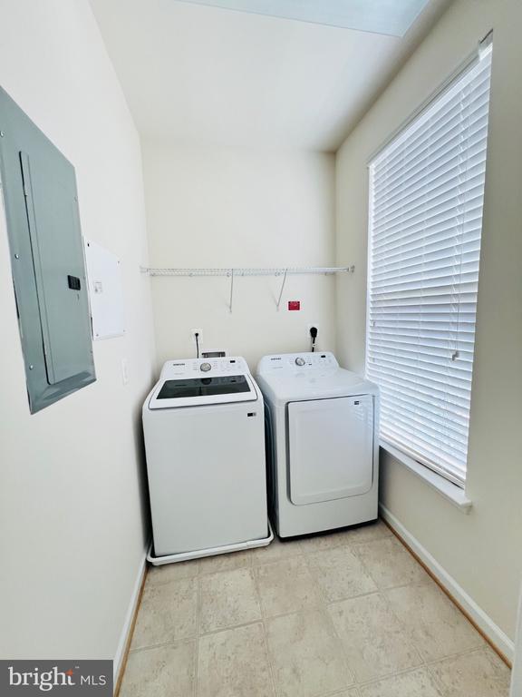 Building Photo - 208 Freesia Ln