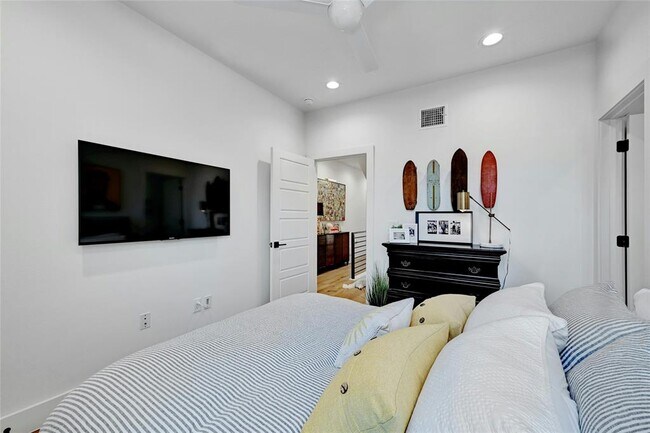 Building Photo - 2909 Kuhlman Ave