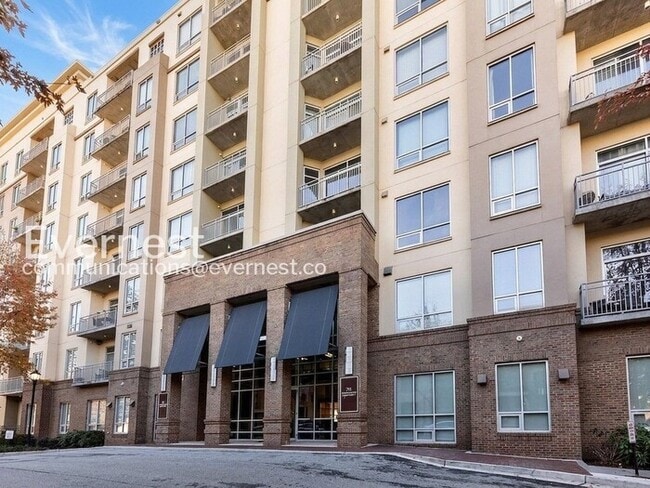 Building Photo - 711 Cosmopolitan Dr NE