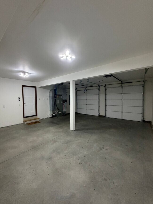 Building Photo - 352 Hammond Ln