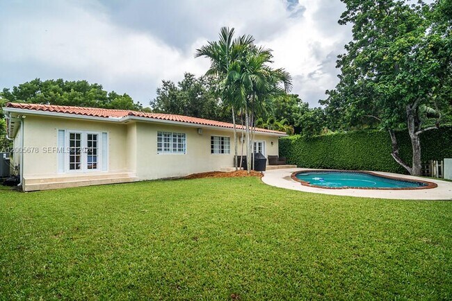 Building Photo - 1237 Aduana Ave