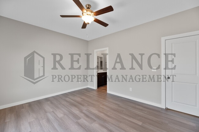 Building Photo - 5123 N Cypress St