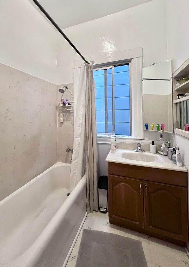 Building Photo - 1221 18th St