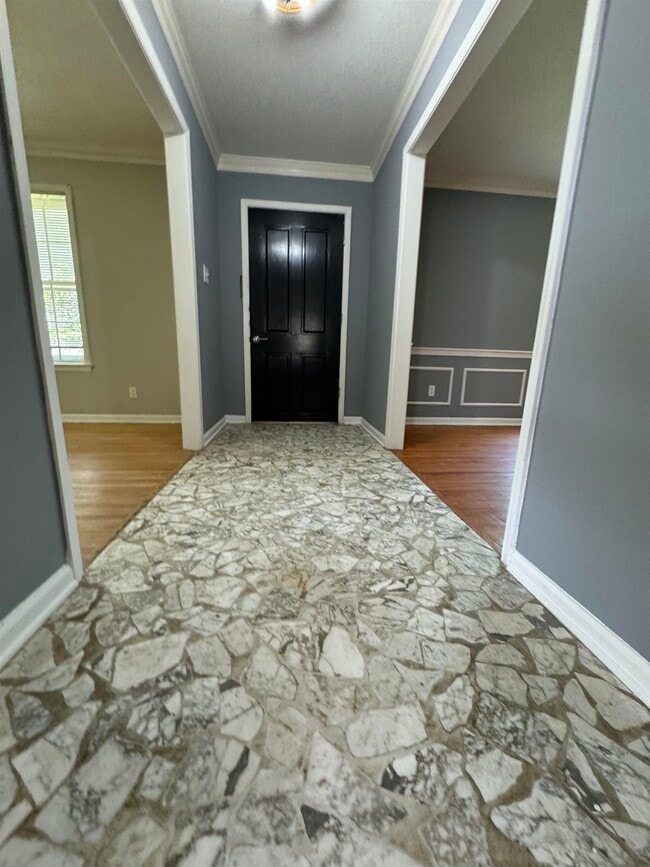 Building Photo - 4571 Plato Ave