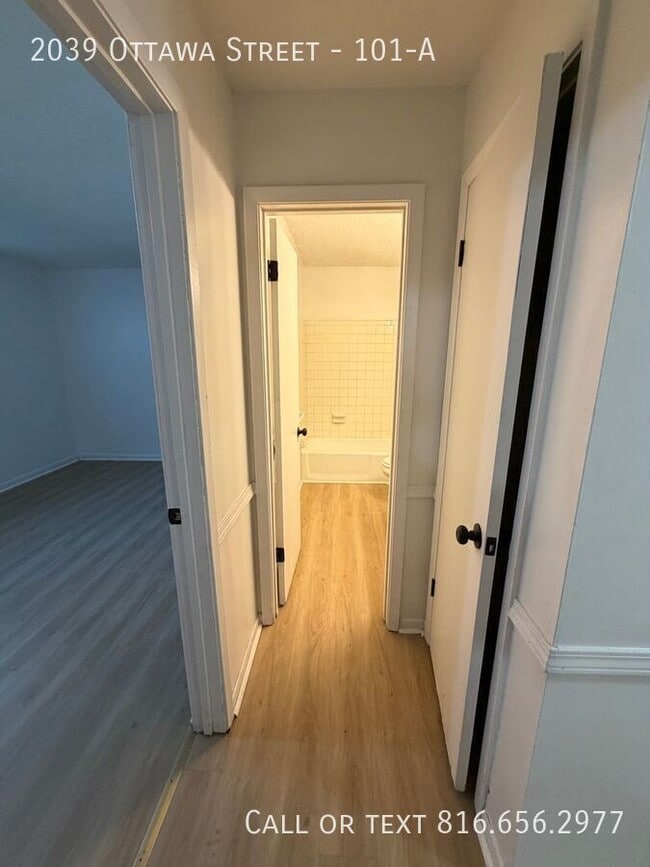 Building Photo - 2039 Ottawa St