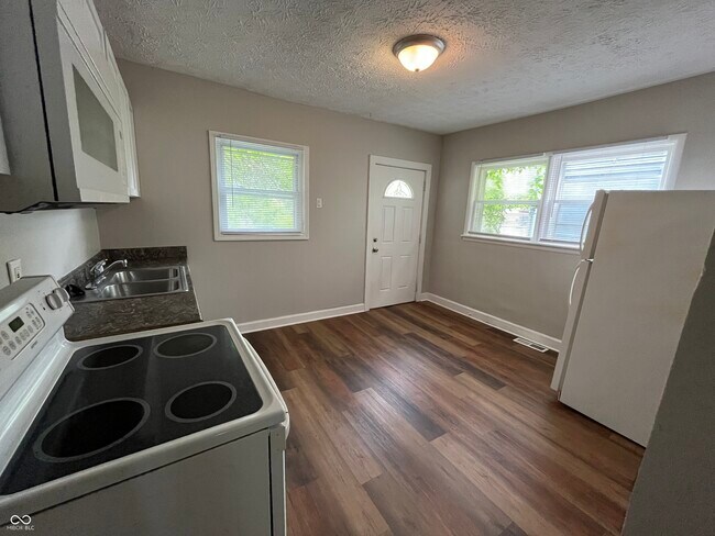 Building Photo - 560 Udell St