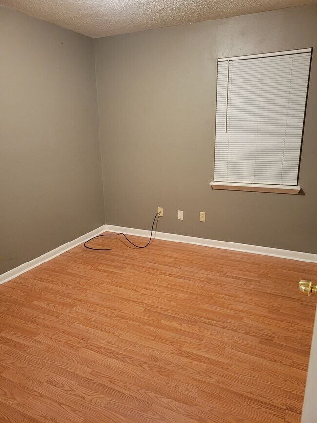Building Photo - 9368 Wardlow Dr
