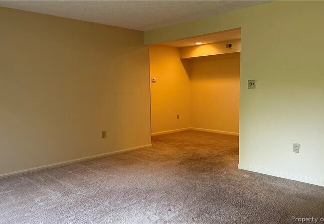 Building Photo - 4002 Governors Square