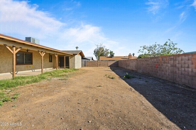 Building Photo - 5212 N 67th Dr