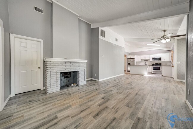 Building Photo - 1412 7th Ave N