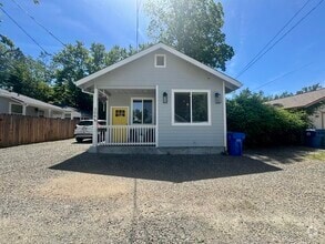 Building Photo - Adorable and updated furnished home in Fol...