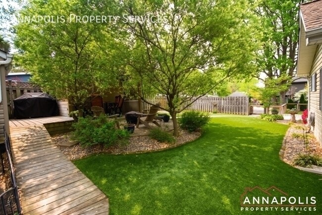 Building Photo - 16 Elm Rd