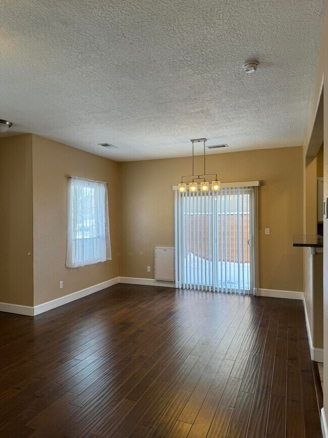 Building Photo - 10812 Fort Point Ln NE