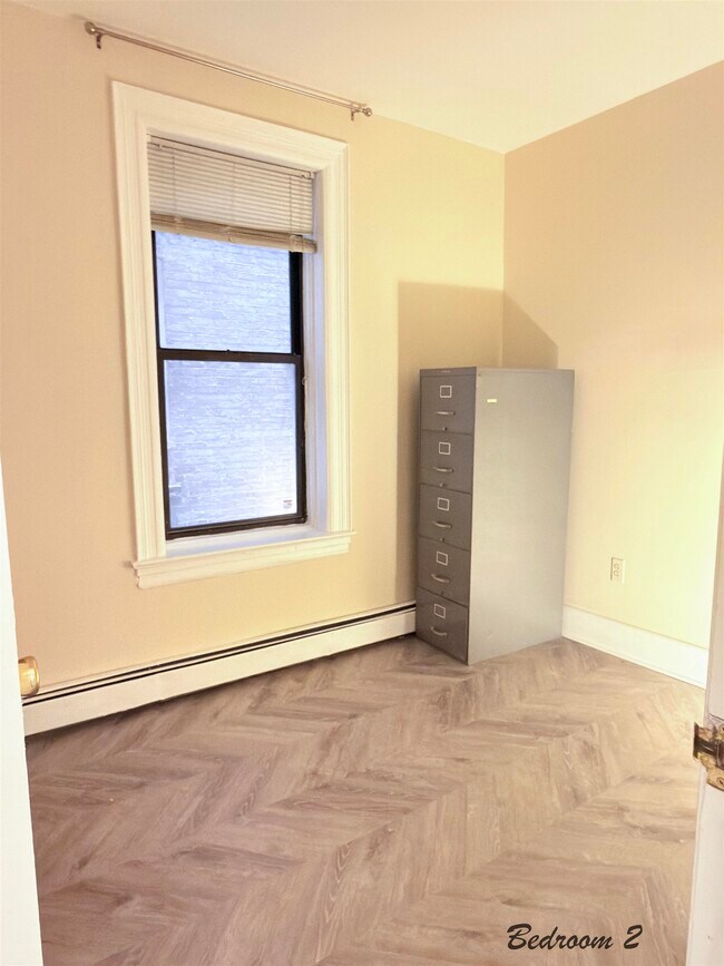 Building Photo - 622 Park Ave