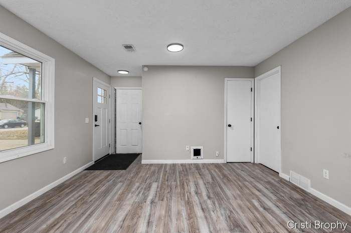 Building Photo - 952 Woodside Dr