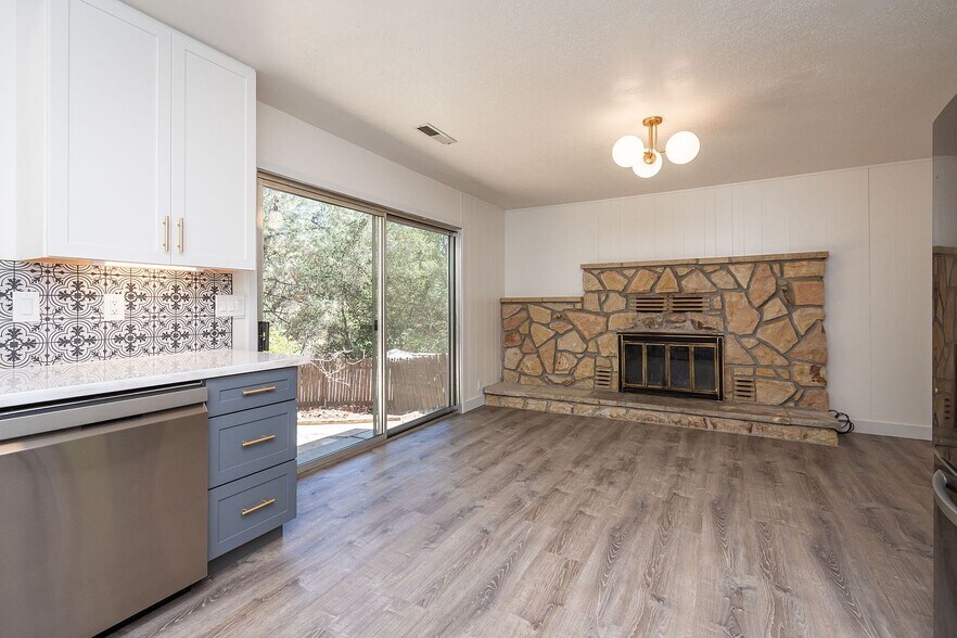 Building Photo - 2689 Morrene Dr