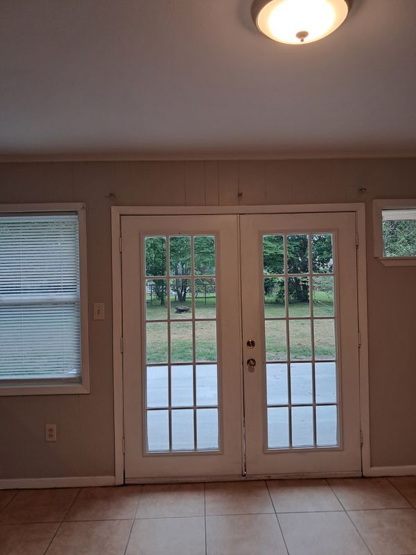 Building Photo - 1306 Leacrest Dr