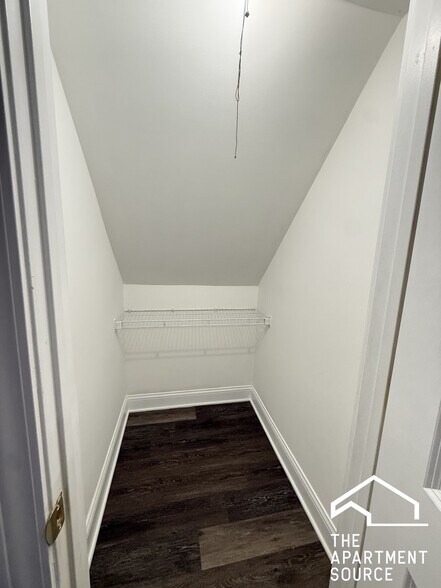 Building Photo - 2014 W 22nd Pl