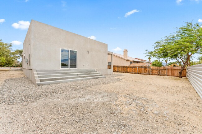 Building Photo - 16781 Bubbling Wells Rd