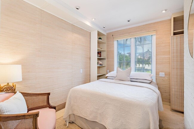 Building Photo - 155 Peruvian Ave