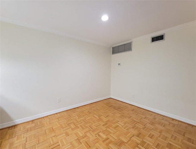 Building Photo - 1601 S Shepherd Dr