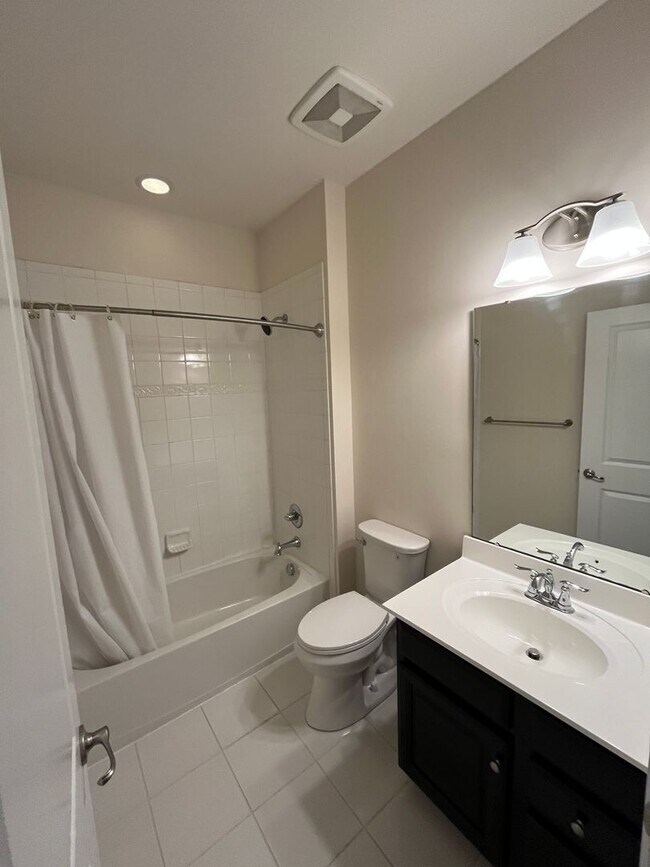 Building Photo - 927 Brechin Ln