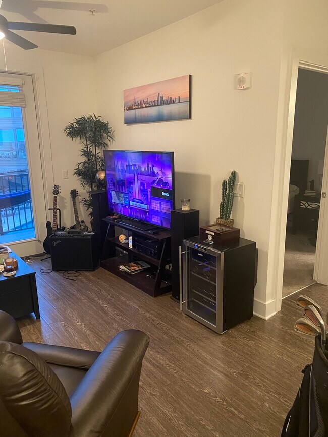 Building Photo - 1221 Division St