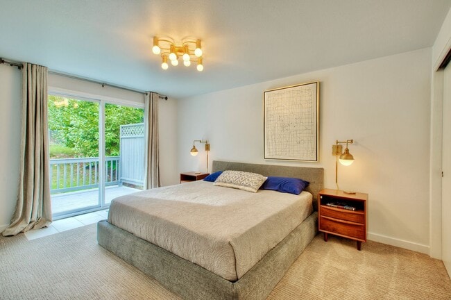 Building Photo - 4bd/2ba Edmonds Home
