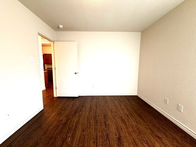 Building Photo - 1511 Justin Lp