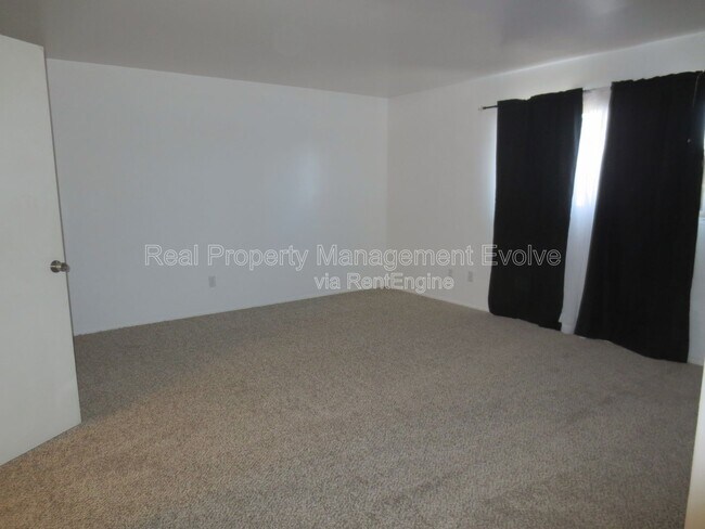 Building Photo - 4808 S Juniper St