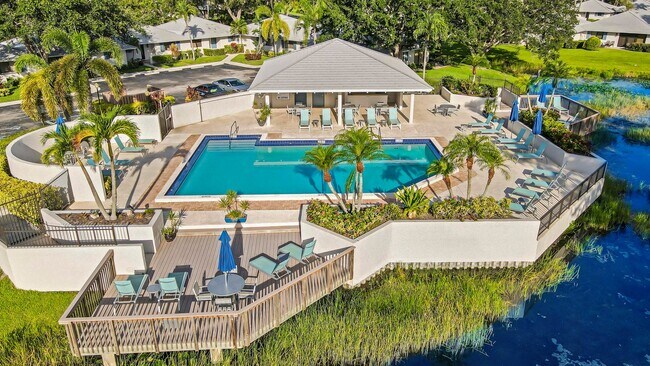 Building Photo - 820 Club Dr