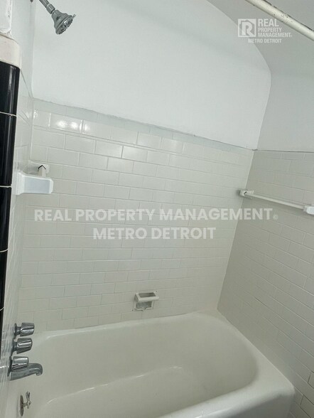 Building Photo - 16210 Ferguson St