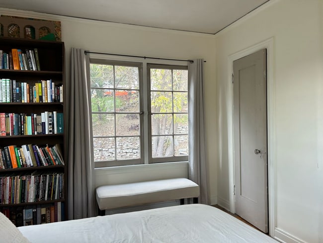 Building Photo - 1549 Rendall Pl