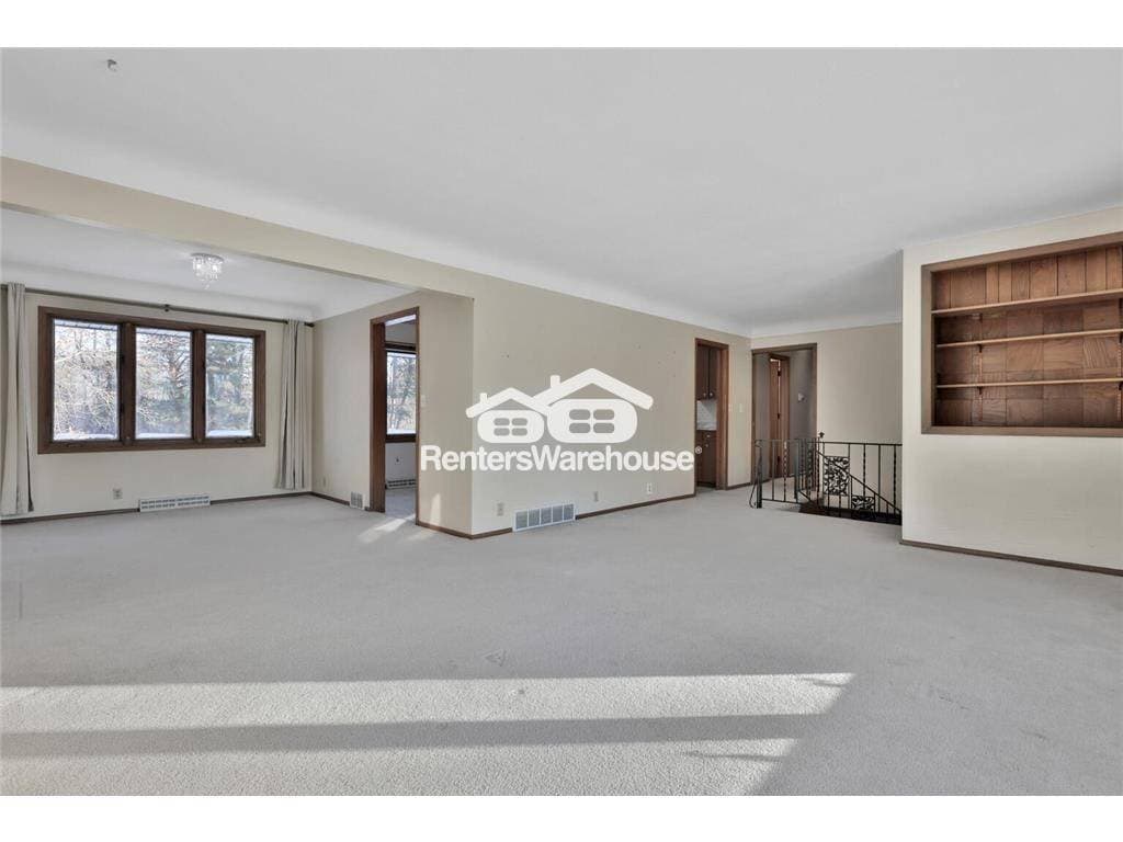 Building Photo - 1241 Holly Dr E