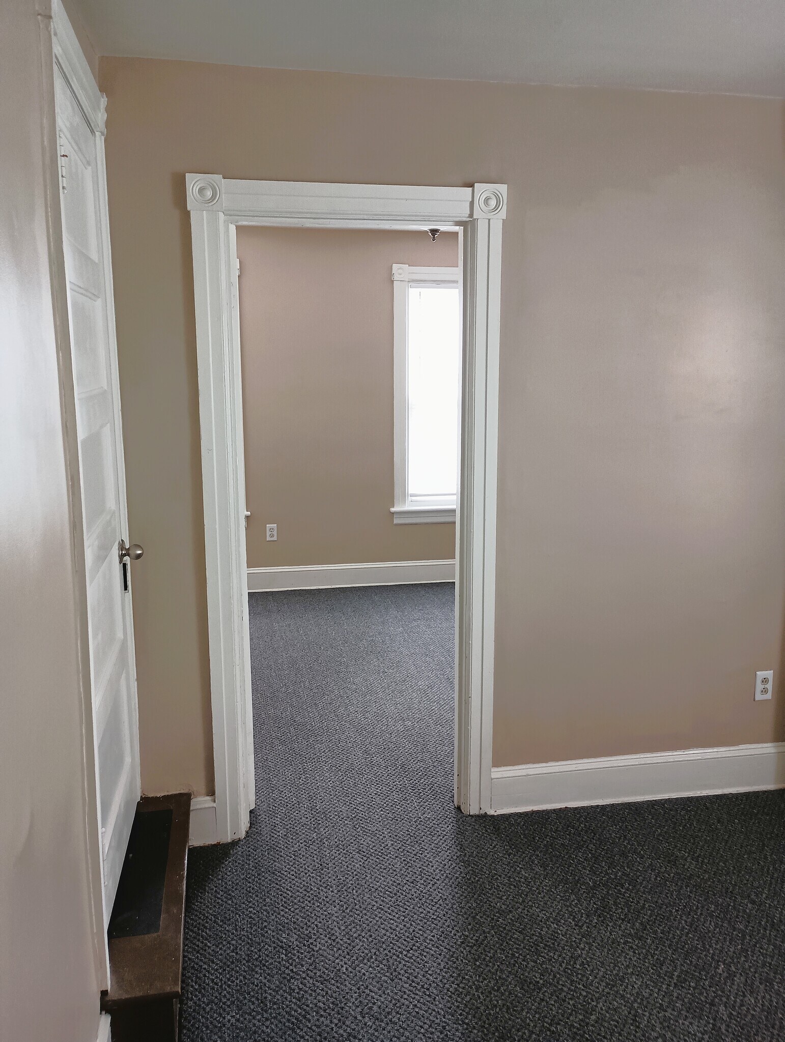 Building Photo - 513 Hanover St