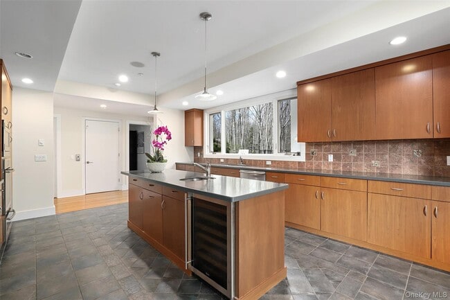 Building Photo - 17 Fox Run Rd