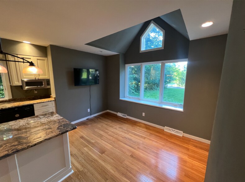Building Photo - 11830 N Country Ln