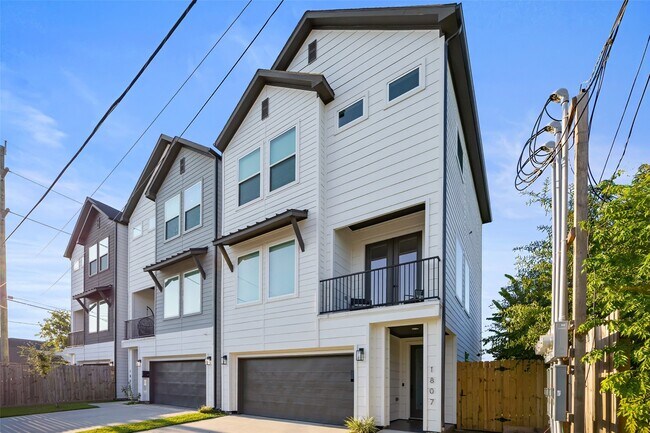 Primary Photo - 1807 Lee St