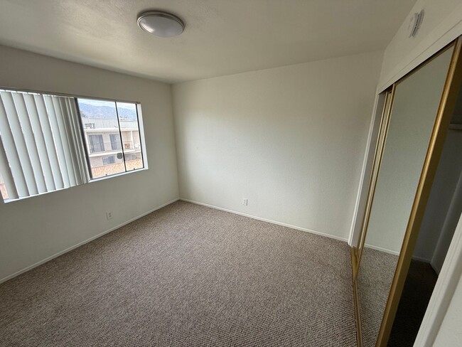 Building Photo - Spacious 3 Bed / 2.5 Bath Townhome in Prime San Gabriel Location