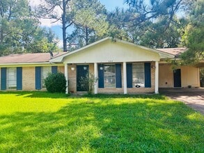 Building Photo - 634 Pine Ln