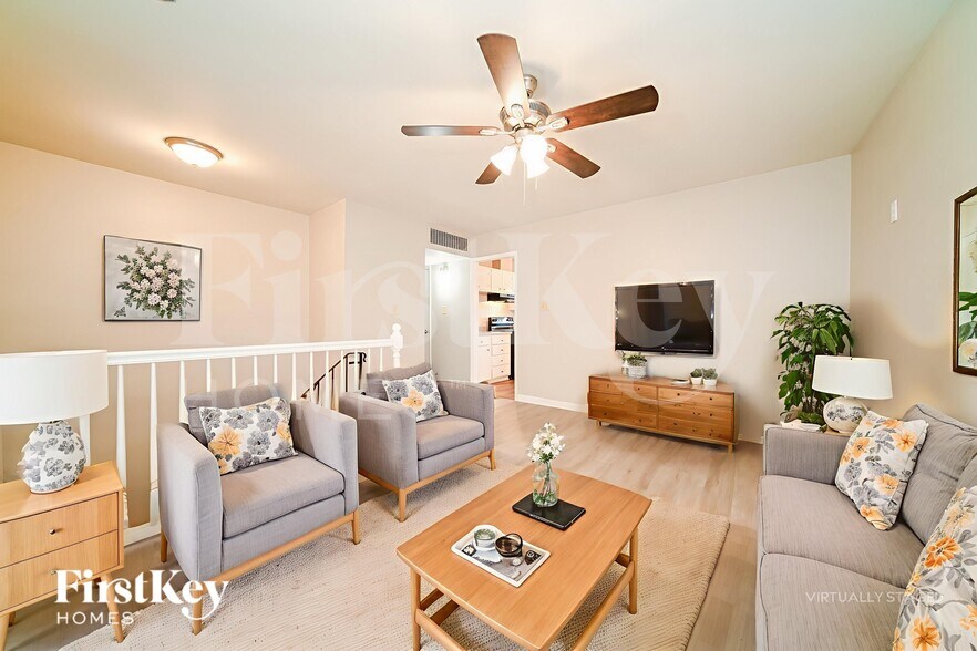 Building Photo - 342 Roxbury Dr