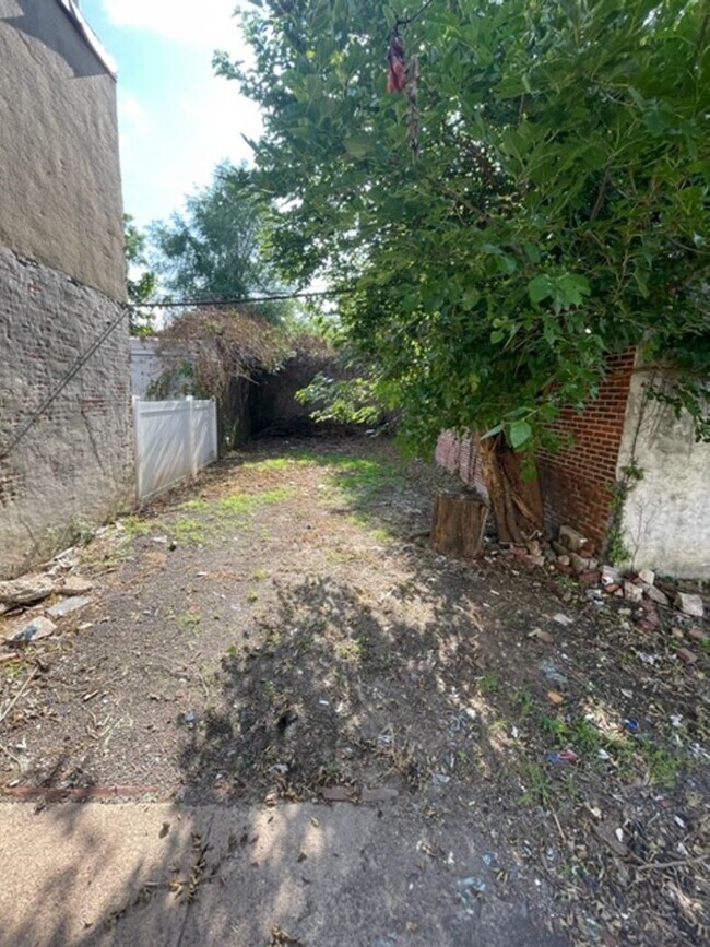 Building Photo - Amazing 3Bd/1Bath in Carroll Park