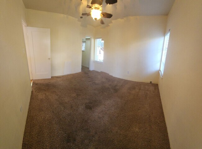 Building Photo - 1822-1828 Fixlini Street***