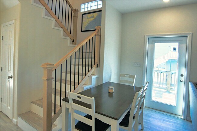Building Photo - 14146 Miramar Dr