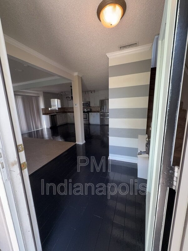 Building Photo - 12120 E 141st St